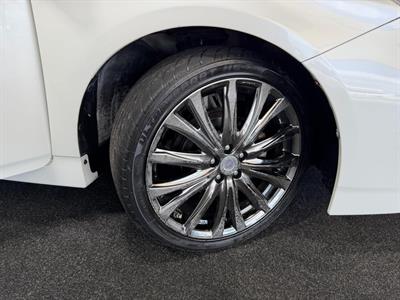 2014 Toyota Prius - Thumbnail