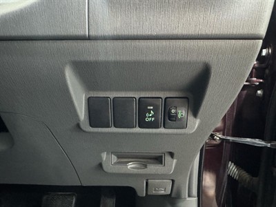 2013 Toyota Prius - Thumbnail