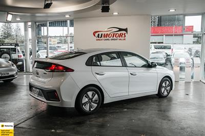 2022 Hyundai IONIQ - Thumbnail