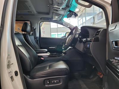 2012 Toyota Vellfire - Thumbnail