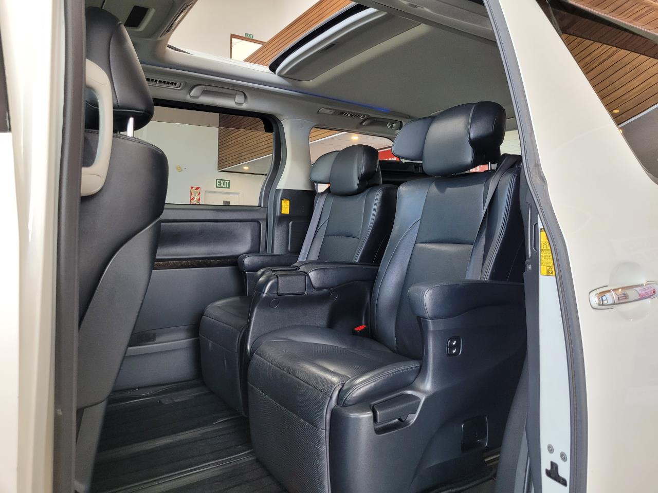 2012 Toyota Vellfire