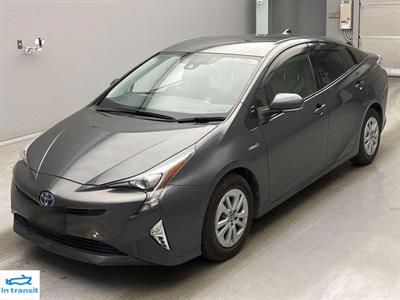 2016 Toyota Prius - Thumbnail