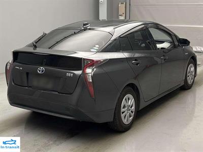 2016 Toyota Prius - Thumbnail