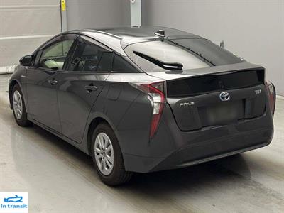 2016 Toyota Prius - Thumbnail