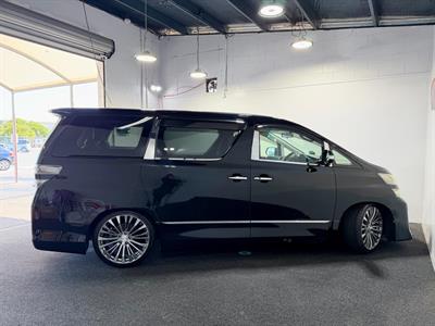 2012 Toyota Vellfire - Thumbnail