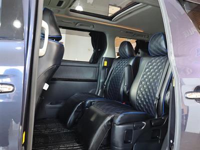 2012 Toyota Alphard - Thumbnail