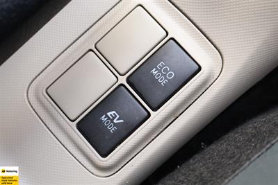 2013 Toyota Aqua - Thumbnail