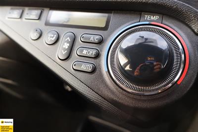 2013 Toyota Aqua - Thumbnail