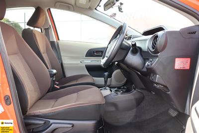 2013 Toyota Aqua - Thumbnail