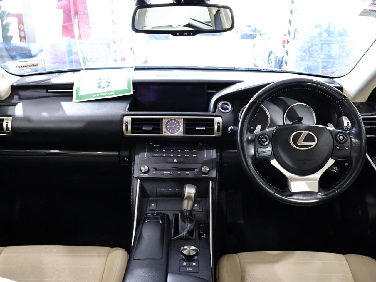2015 Lexus IS 300h