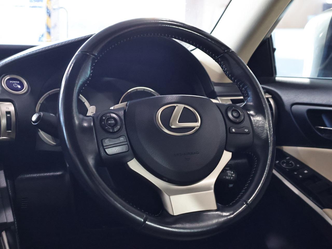 2015 Lexus IS 300h