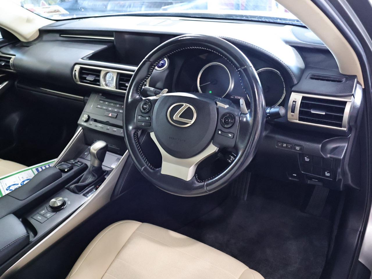 2015 Lexus IS 300h