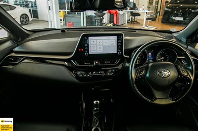 2020 Toyota C-HR - Thumbnail