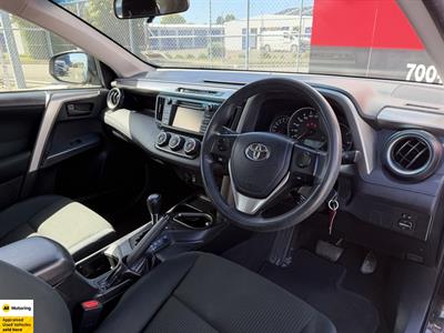 2018 Toyota RAV4 - Thumbnail