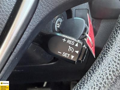 2018 Toyota RAV4 - Thumbnail