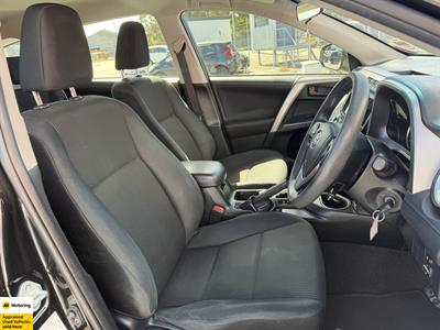 2018 Toyota RAV4 - Thumbnail