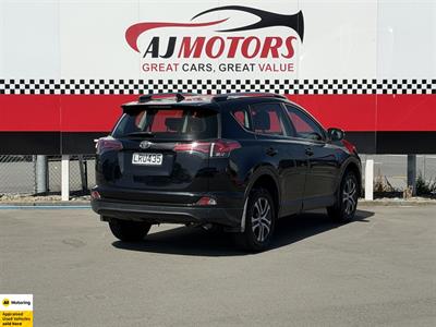 2018 Toyota RAV4 - Thumbnail
