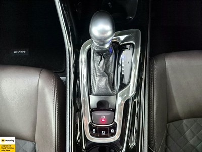 2017 Toyota C-HR - Thumbnail