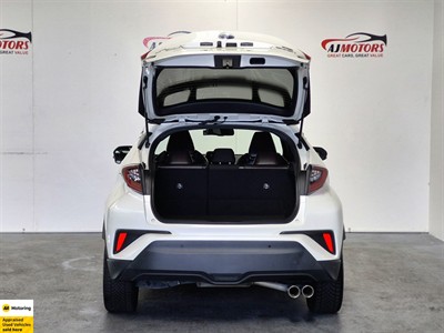 2017 Toyota C-HR - Thumbnail