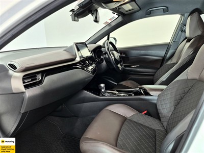 2017 Toyota C-HR - Thumbnail