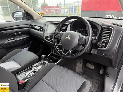 2022 Mitsubishi Outlander - Thumbnail