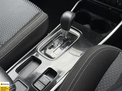 2022 Mitsubishi Outlander - Thumbnail