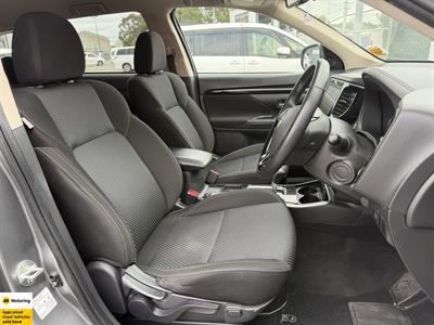 2022 Mitsubishi Outlander - Thumbnail