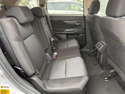 2022 Mitsubishi Outlander - Thumbnail