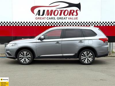 2022 Mitsubishi Outlander - Thumbnail