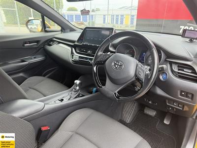 2017 Toyota C-HR - Thumbnail