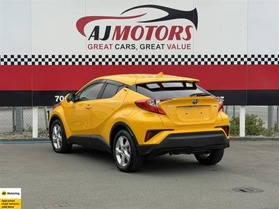 2017 Toyota C-HR - Thumbnail