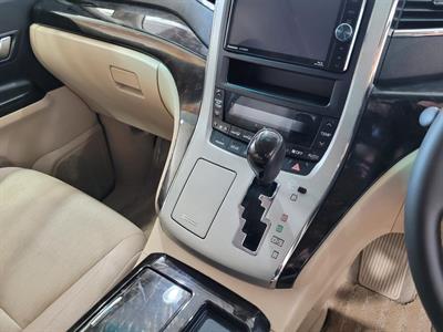 2012 Toyota Vellfire - Thumbnail