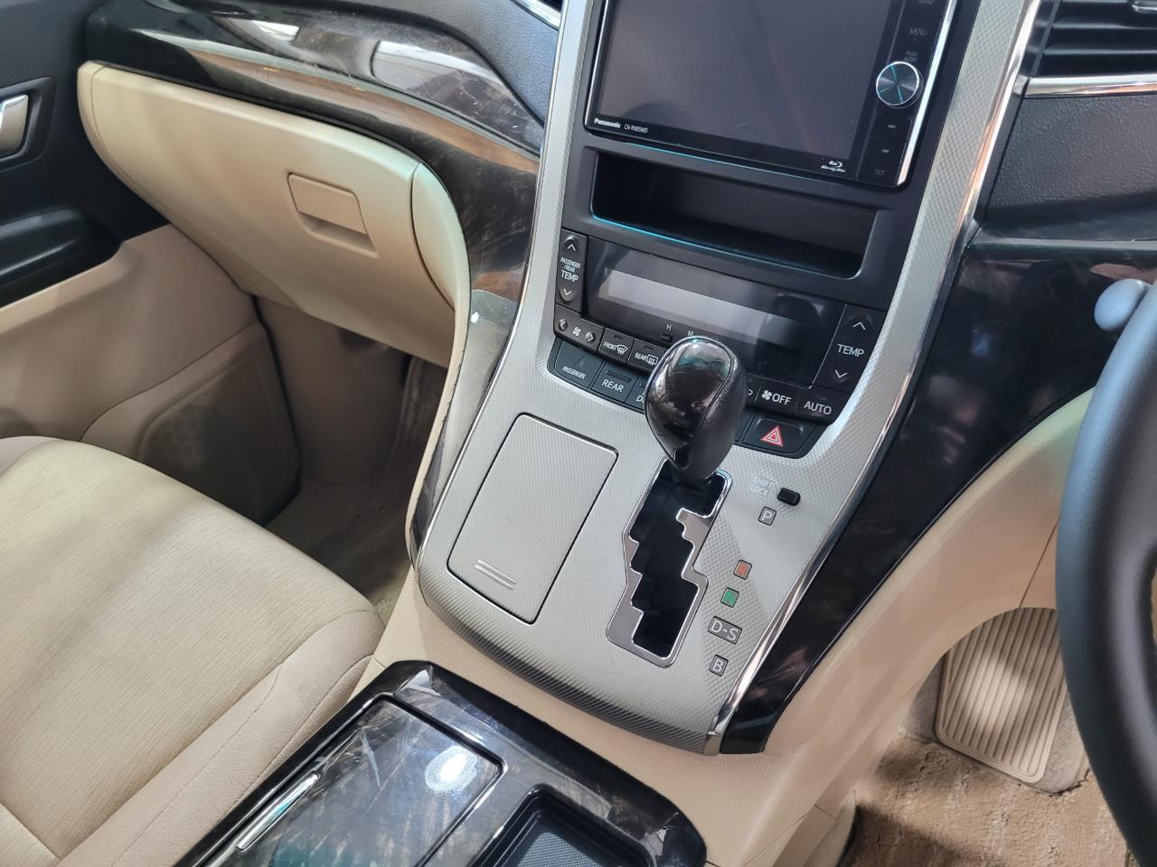 2012 Toyota Vellfire