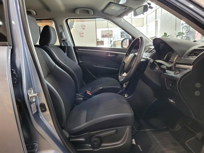 2016 Suzuki Swift - Thumbnail