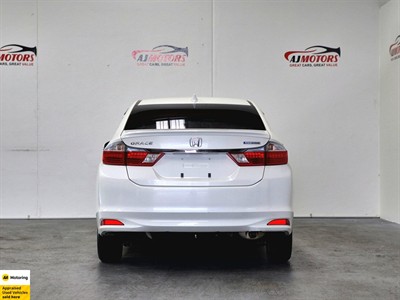 2014 Honda Grace - Thumbnail