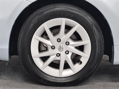 2013 Toyota Prius Alpha - Thumbnail