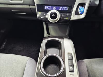 2013 Toyota Prius Alpha - Thumbnail