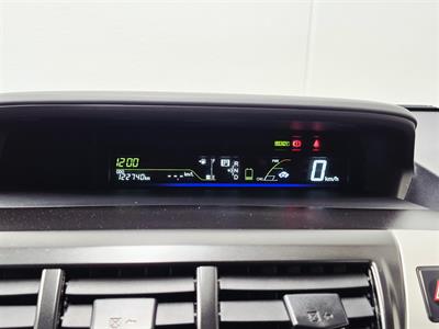 2013 Toyota Prius Alpha - Thumbnail