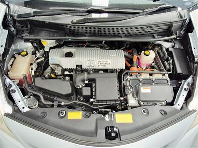 2013 Toyota Prius Alpha - Thumbnail