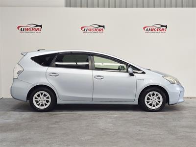 2013 Toyota Prius Alpha - Thumbnail