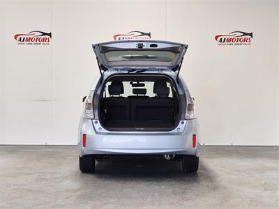 2013 Toyota Prius Alpha - Thumbnail