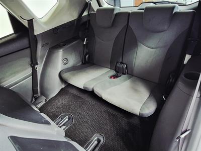 2013 Toyota Prius Alpha - Thumbnail