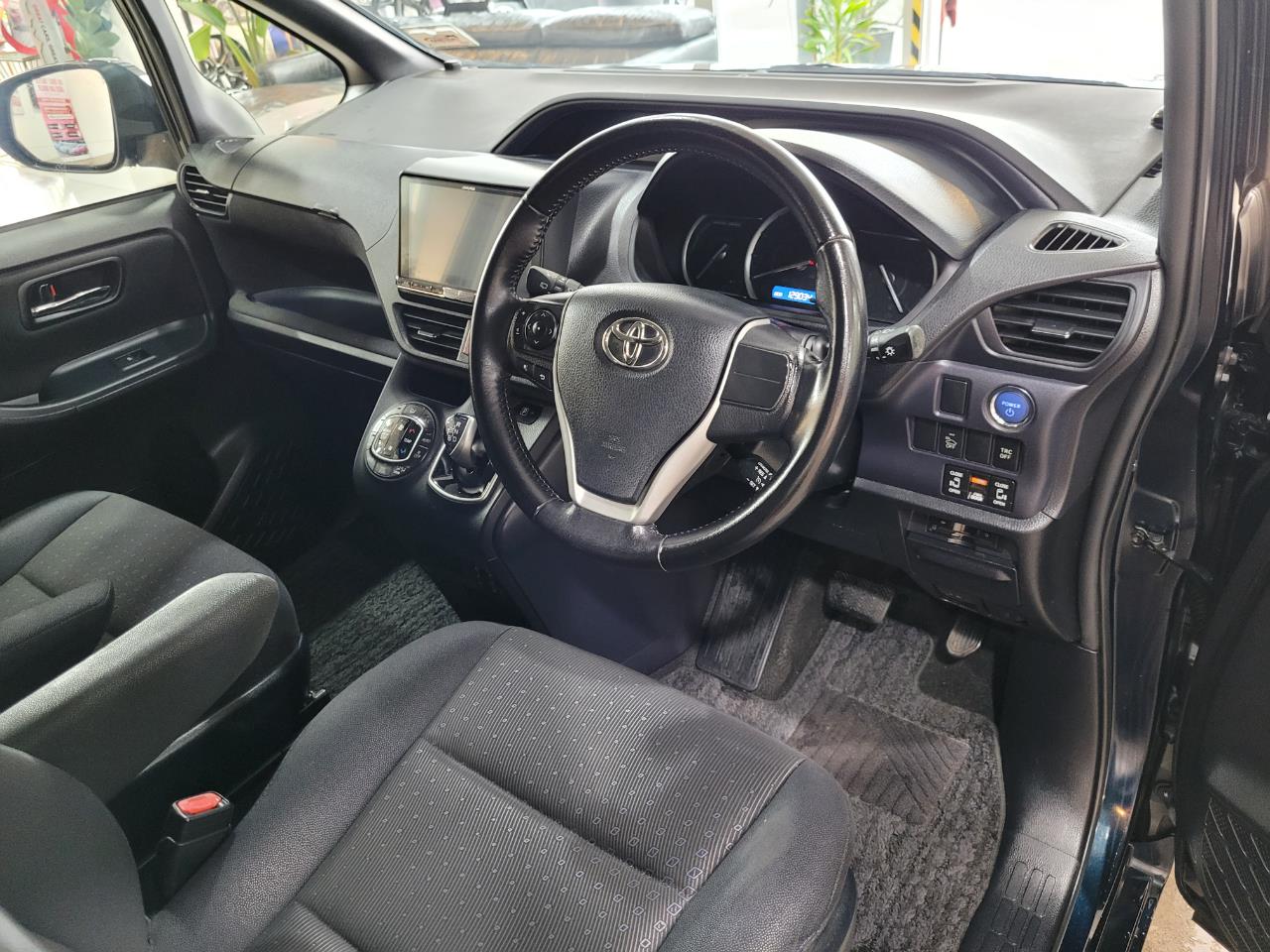 2014 Toyota Voxy