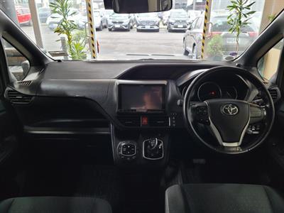 2014 Toyota Voxy - Thumbnail