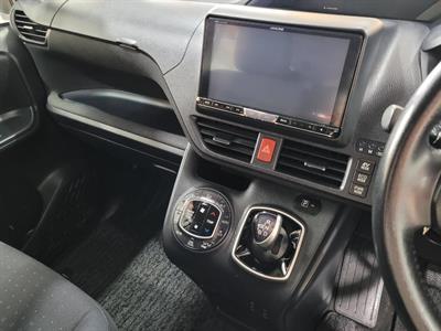 2014 Toyota Voxy - Thumbnail