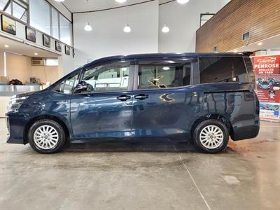 2014 Toyota Voxy - Thumbnail