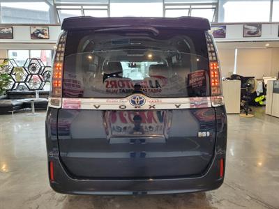 2014 Toyota Voxy - Thumbnail