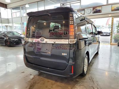 2014 Toyota Voxy - Thumbnail