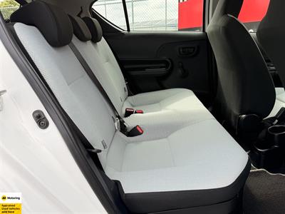 2018 Toyota Aqua - Thumbnail