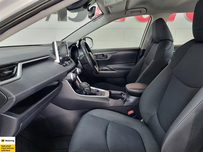 2021 Toyota RAV4 - Thumbnail